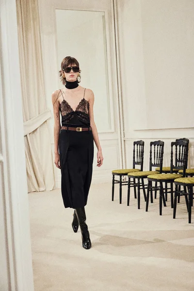 Look 16